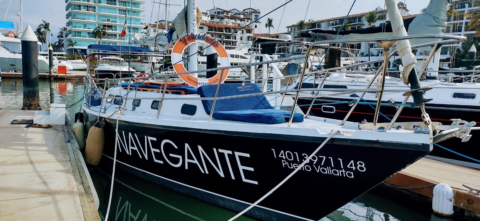 Velero Navegante PV en Puerto Vallarta